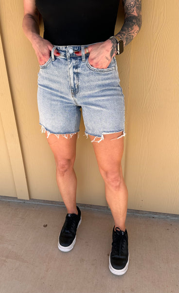 Vervet Loretta Light Wash Midi Shorts